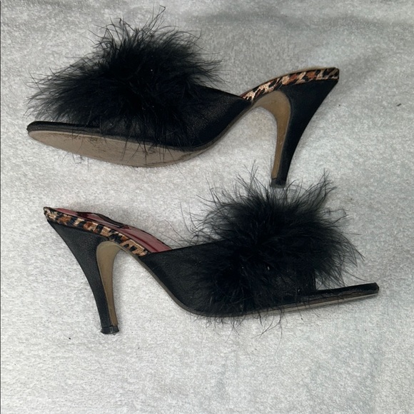 Frederick's of Hollywood Vintage Black Feathered Heels - Picture 3 of 10